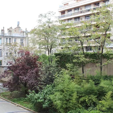 Bright And Calm 75 M Near The Eiffel Tower *